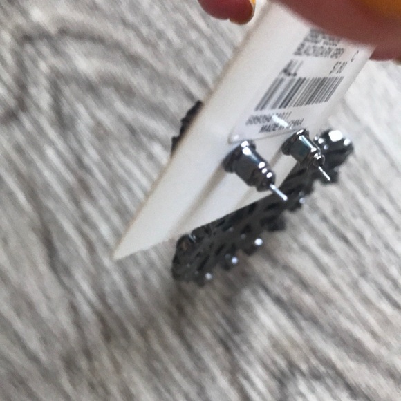 NWT Chandelier Earrings - Picture 4 of 7